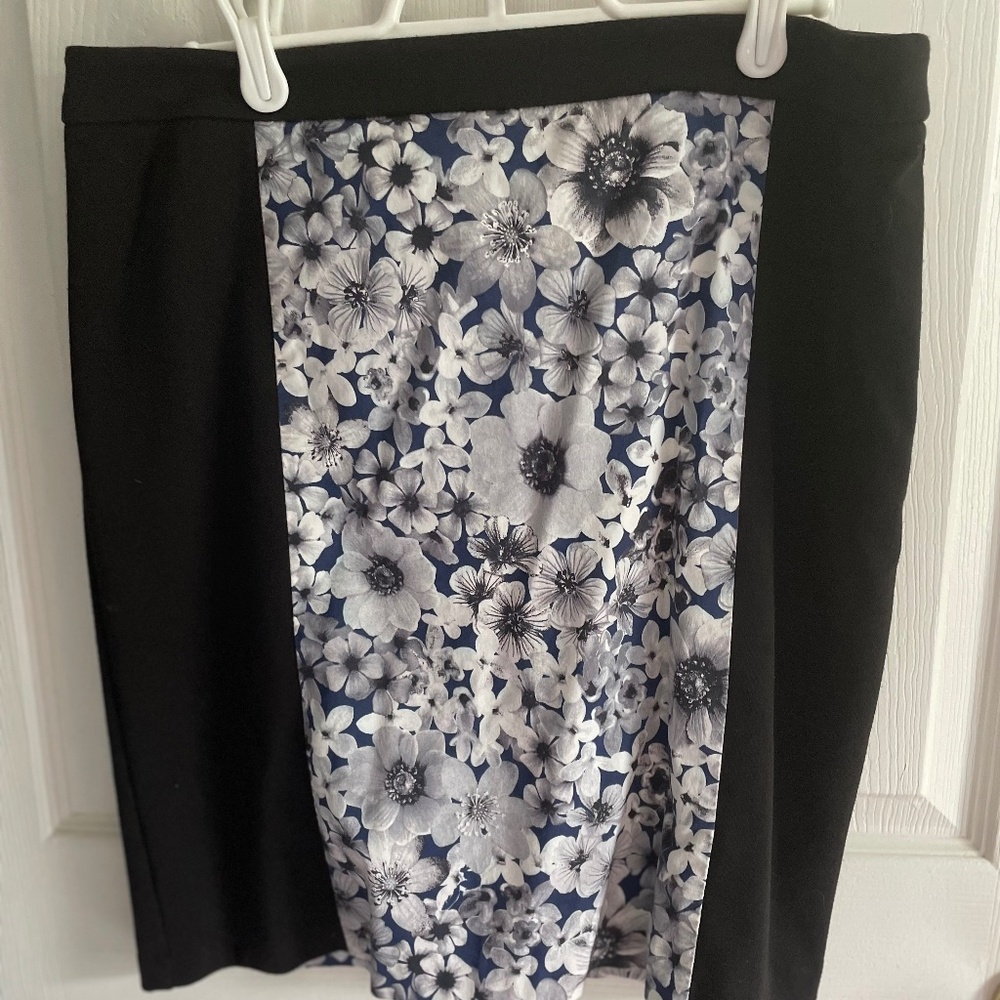 Black and White Floral Pencil Skirt